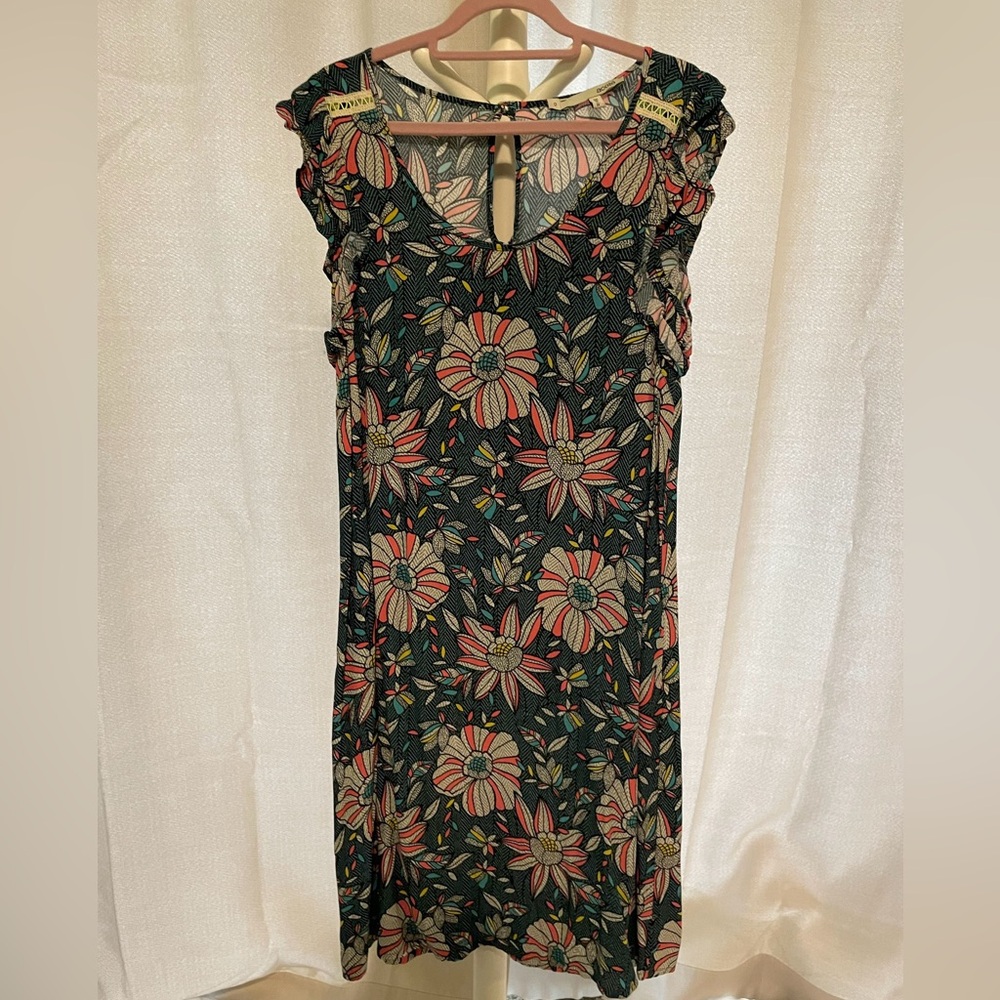 Super cute acoté floral dress! Great for spring and summertime! No flaws